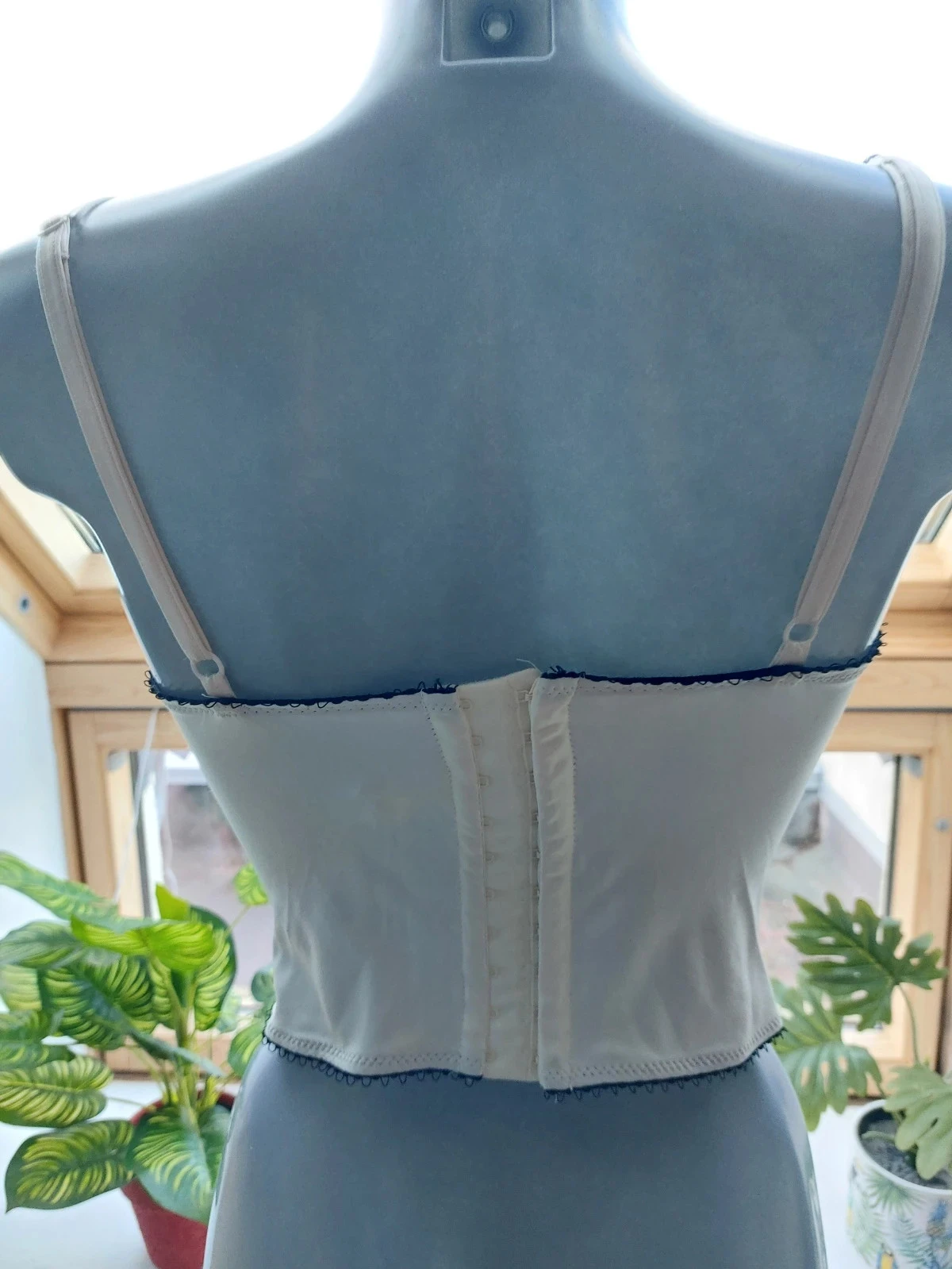 Satijnen en geborduurd bustier, romantische look Maat S/M – photo 11
